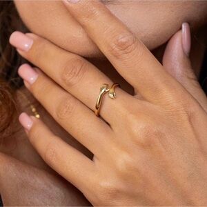 925 Sterling Silver Hug Ring Adjustable with Gift Box 🎁 
Minimalist Love Jewelry